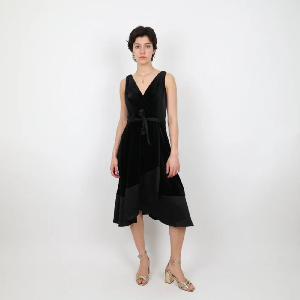 NWOT DKNY Midi Black Sleeveless Faux Wrap V Neckline Velvet Dress Size 4